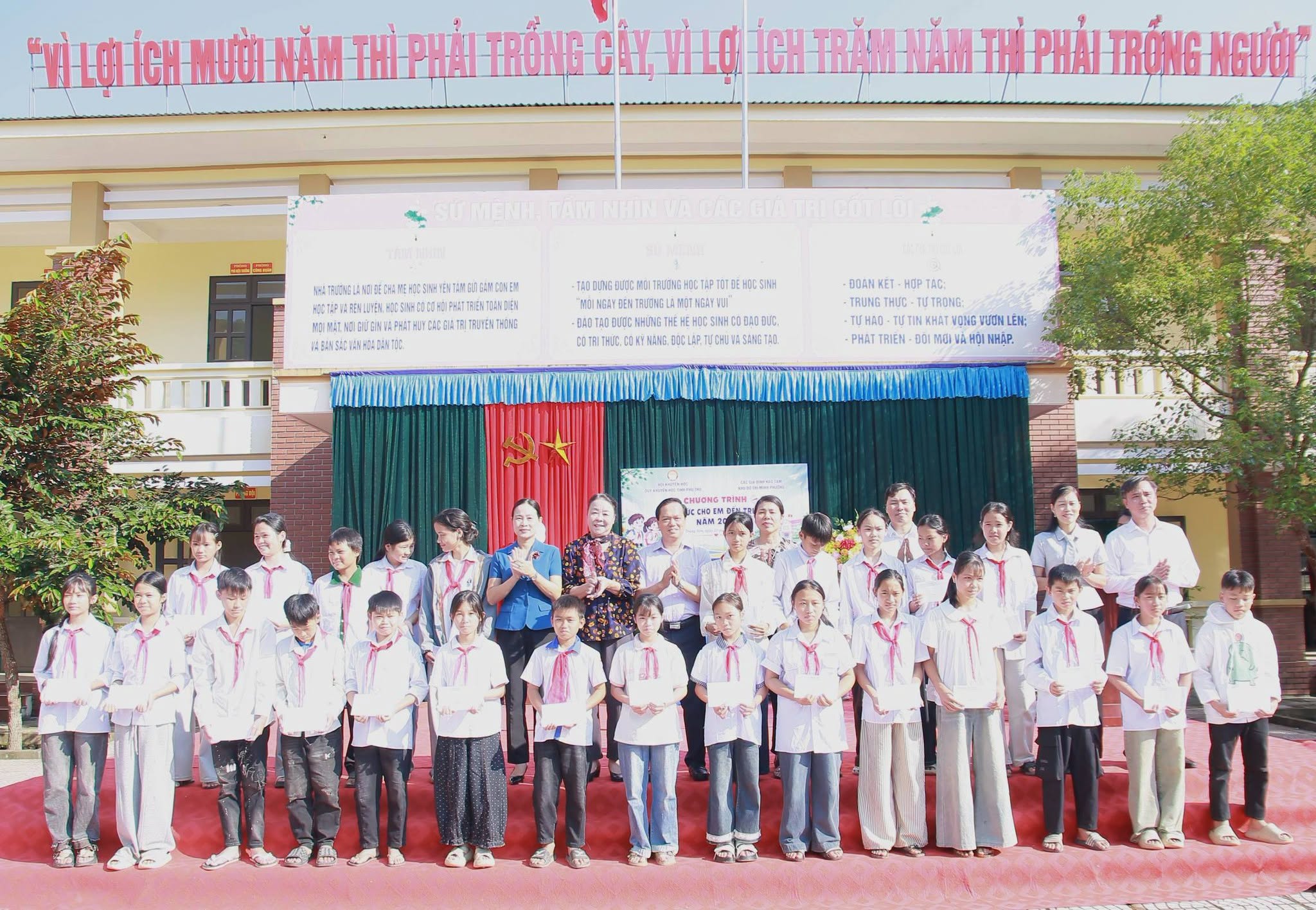 Xã Trung Sơn tổ chức chương trình “Tiếp sức cho em tới trường” năm 2026